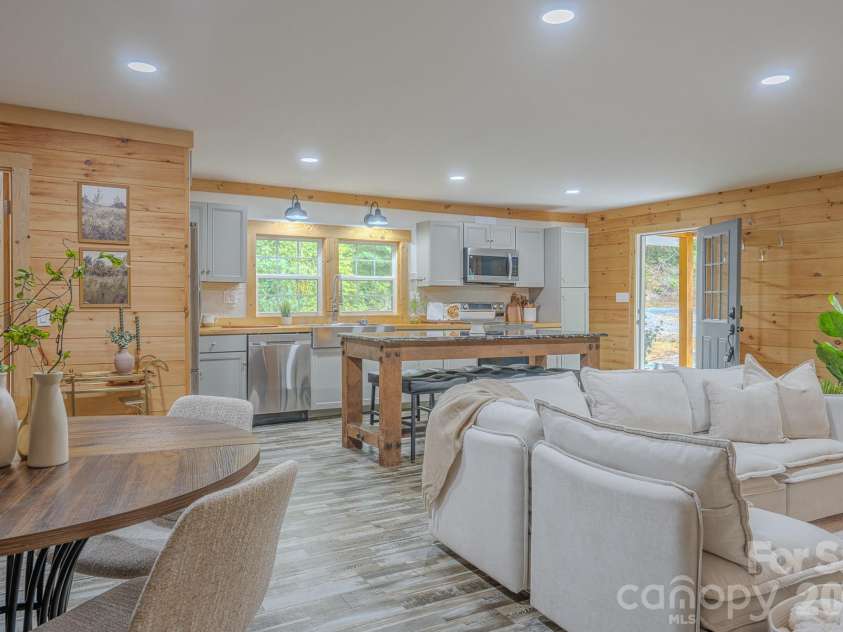 633 Kingdom Place, Zirconia, NC 28790.  MLS# CAR4425682, YatesRealty ID 51652. 