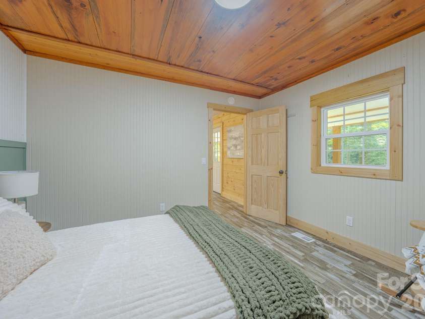 633 Kingdom Place, Zirconia, NC 28790.  MLS# CAR4425682, YatesRealty ID 51652. 