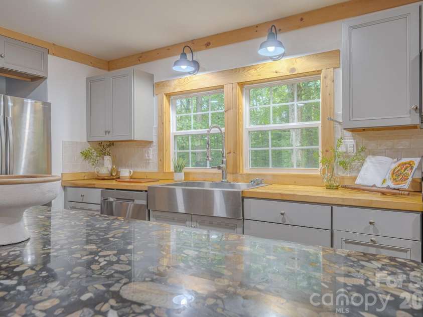 633 Kingdom Place, Zirconia, NC 28790.  MLS# CAR4425682, YatesRealty ID 51652. 