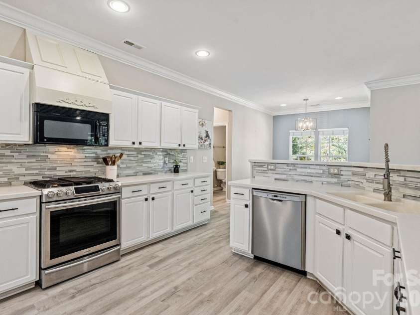 7702 Antique Circle, Waxhaw, NC 28173.  MLS# CAR4425605, YatesRealty ID 51653. 
