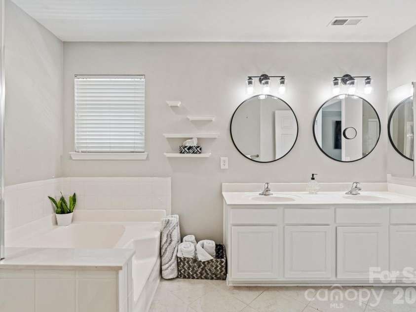 7702 Antique Circle, Waxhaw, NC 28173.  MLS# CAR4425605, YatesRealty ID 51653. 