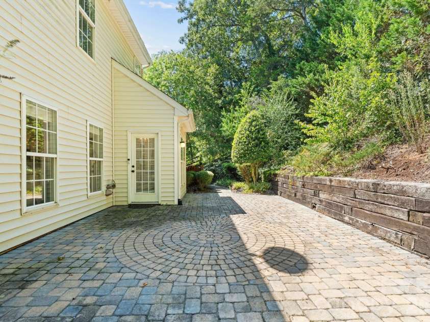 7702 Antique Circle, Waxhaw, NC 28173.  MLS# CAR4425605, YatesRealty ID 51653. 