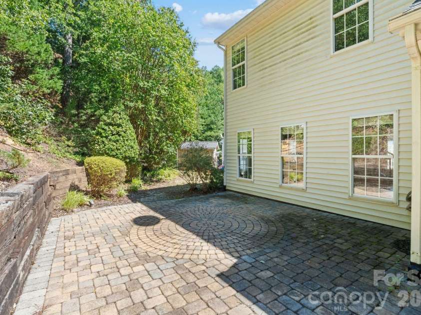 7702 Antique Circle, Waxhaw, NC 28173.  MLS# CAR4425605, YatesRealty ID 51653. 