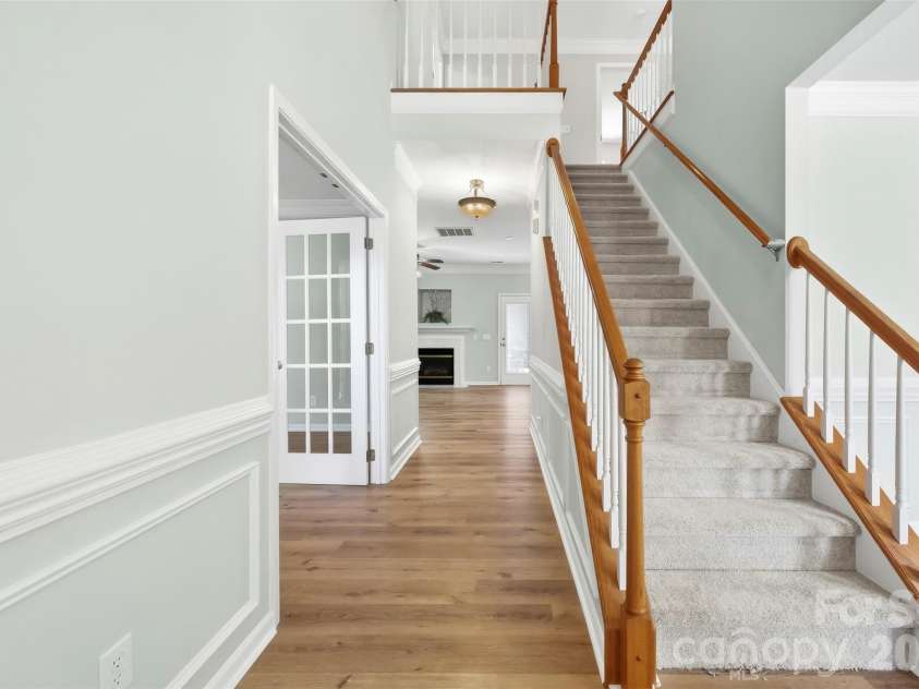 8709 Ellington Park Drive, Charlotte, NC 28277.  MLS# CAR4425738, YatesRealty ID 51656. Foyer