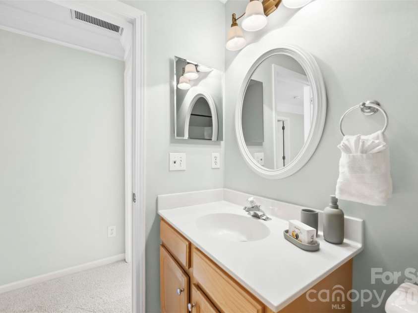 8709 Ellington Park Drive, Charlotte, NC 28277.  MLS# CAR4425738, YatesRealty ID 51656. Second floor bathroom
