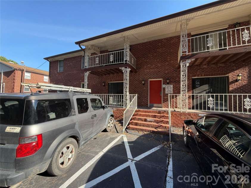 101 Carriage House Drive, Kannapolis, NC 28081.  MLS# CAR4426162, YatesRealty ID 51657. 