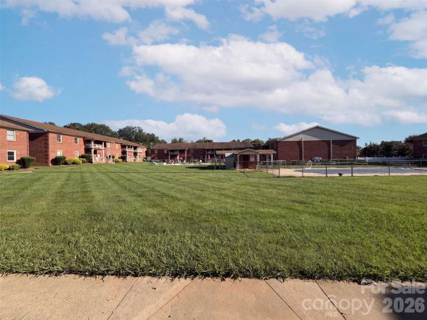 101 Carriage House Drive, Kannapolis, NC 28081.  MLS# CAR4426162, YatesRealty ID 51657. 