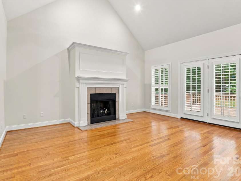 1524 Garrett Landen Drive, Clover, SC 29710.  MLS# CAR4418326, YatesRealty ID 51658. Freshly painted walls and trim!