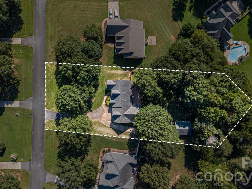 1524 Garrett Landen Drive, Clover, SC 29710.  MLS# CAR4418326, YatesRealty ID 51658. Lot lines are approximate