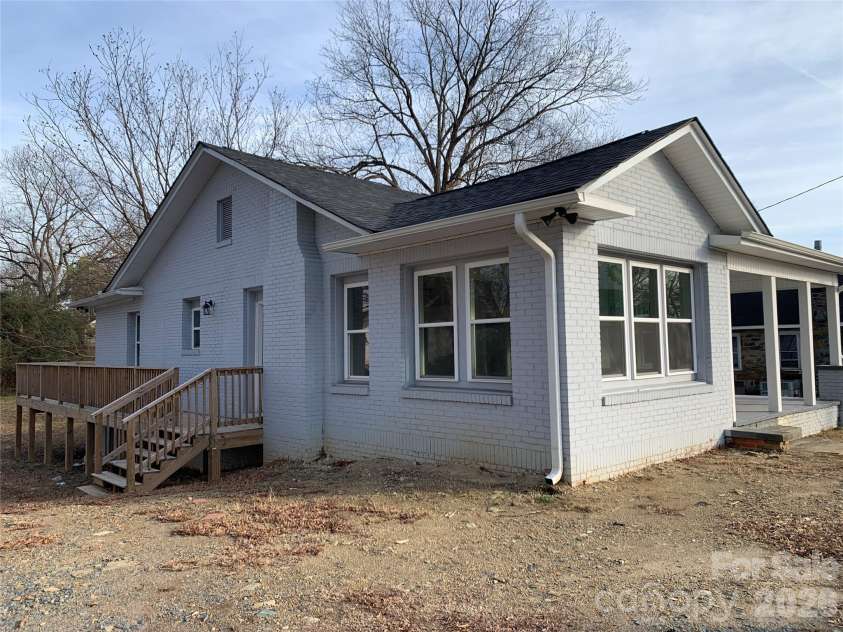 1020 Concord Avenue, Monroe, NC 28110.  MLS# CAR4359871, YatesRealty ID 5166. 