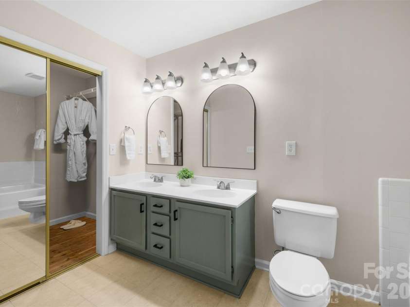 6818 Millingden Court, Charlotte, NC 28277.  MLS# CAR4426107, YatesRealty ID 51663. Double Vanity