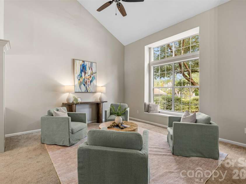 6818 Millingden Court, Charlotte, NC 28277.  MLS# CAR4426107, YatesRealty ID 51663. Impressive Entry