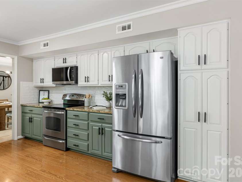 6818 Millingden Court, Charlotte, NC 28277.  MLS# CAR4426107, YatesRealty ID 51663. Refrigerator stays!