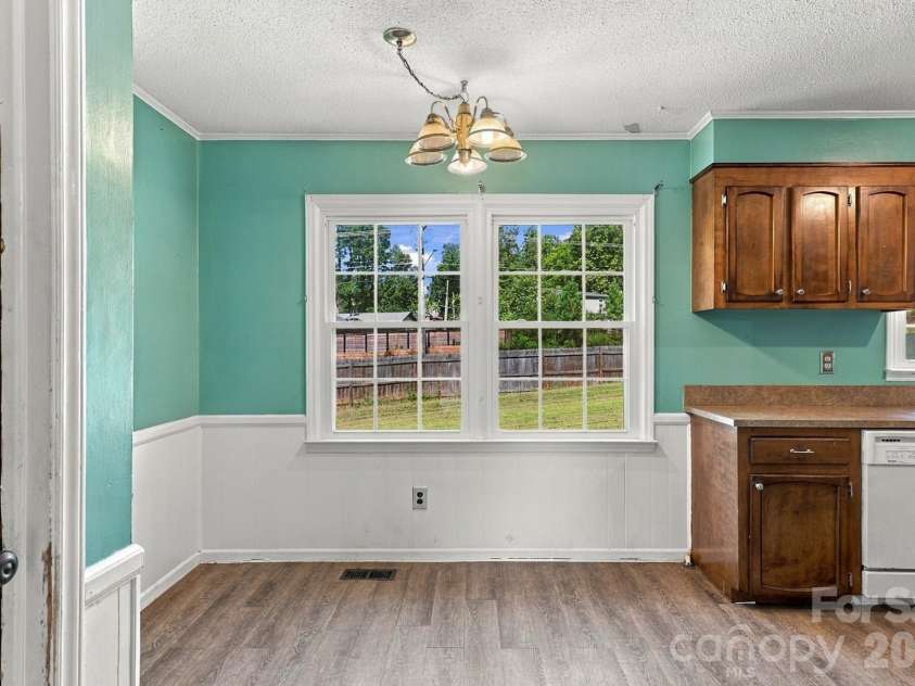 2116 Deepwood Court, Gastonia, NC 28054.  MLS# CAR4416884, YatesRealty ID 51664. Dining area