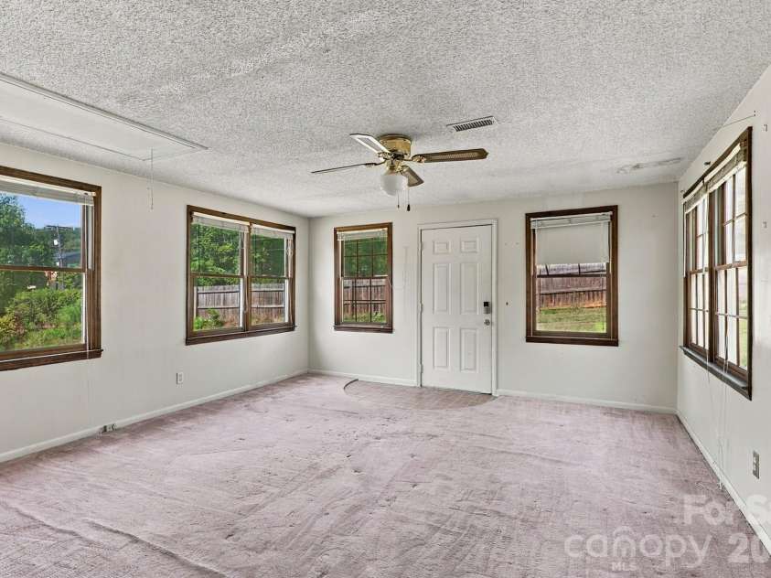 2116 Deepwood Court, Gastonia, NC 28054.  MLS# CAR4416884, YatesRealty ID 51664. Flex space/office on lower level