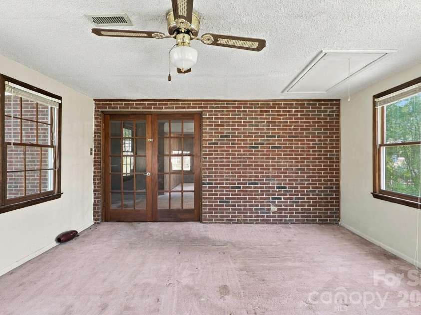 2116 Deepwood Court, Gastonia, NC 28054.  MLS# CAR4416884, YatesRealty ID 51664. Flex space/office on lower level