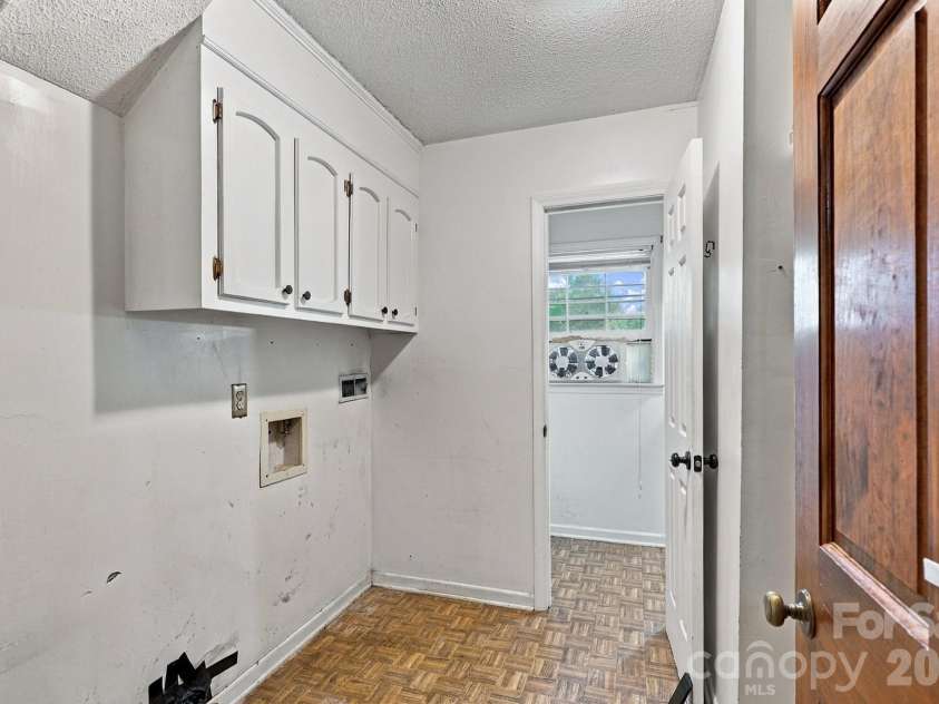 2116 Deepwood Court, Gastonia, NC 28054.  MLS# CAR4416884, YatesRealty ID 51664. Laundry on lower level