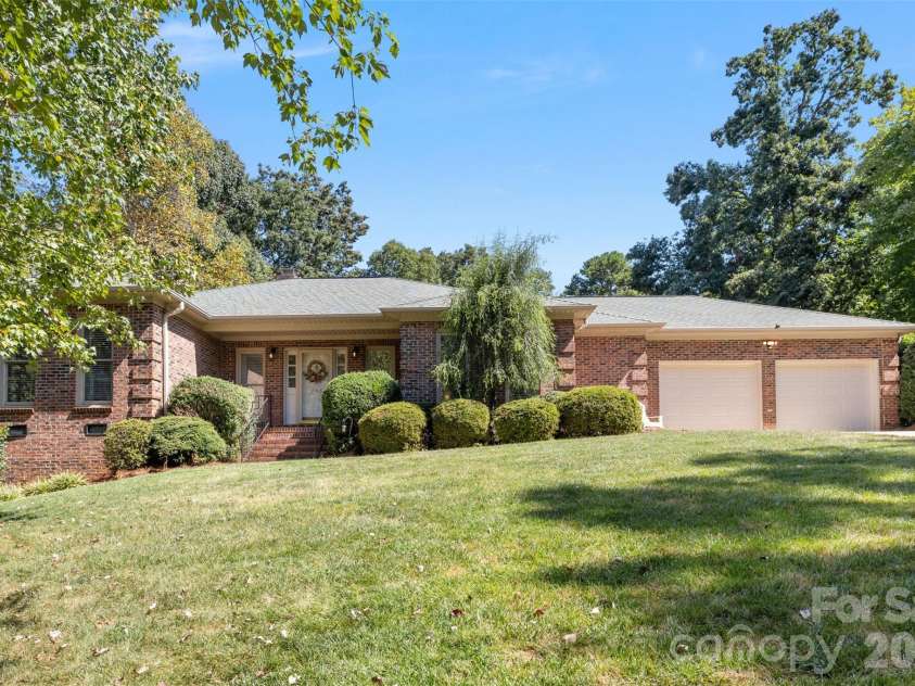 206 Woodridge Drive, Belmont, NC 28012.  MLS# CAR4423784, YatesRealty ID 51665. 