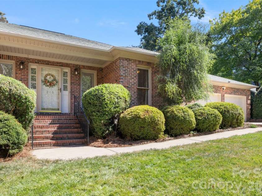 206 Woodridge Drive, Belmont, NC 28012.  MLS# CAR4423784, YatesRealty ID 51665. 