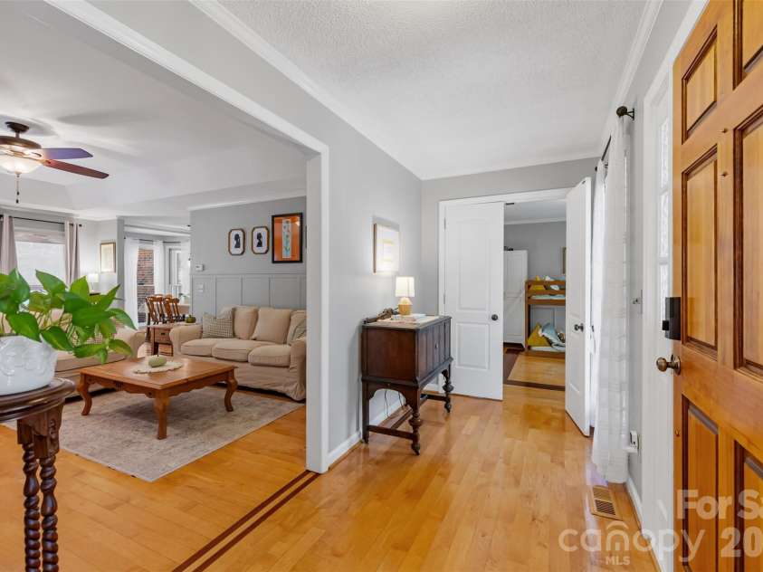 206 Woodridge Drive, Belmont, NC 28012.  MLS# CAR4423784, YatesRealty ID 51665. Foyer