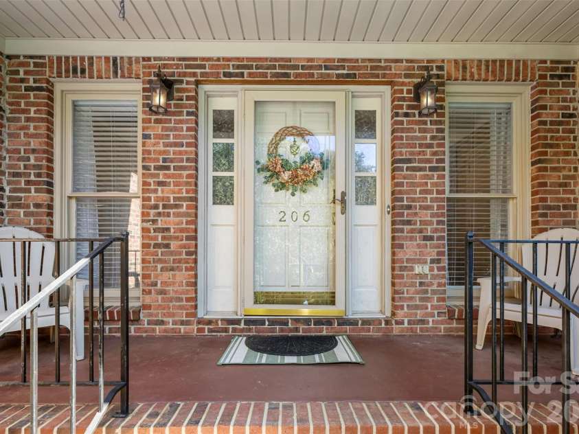 206 Woodridge Drive, Belmont, NC 28012.  MLS# CAR4423784, YatesRealty ID 51665. Front Porch