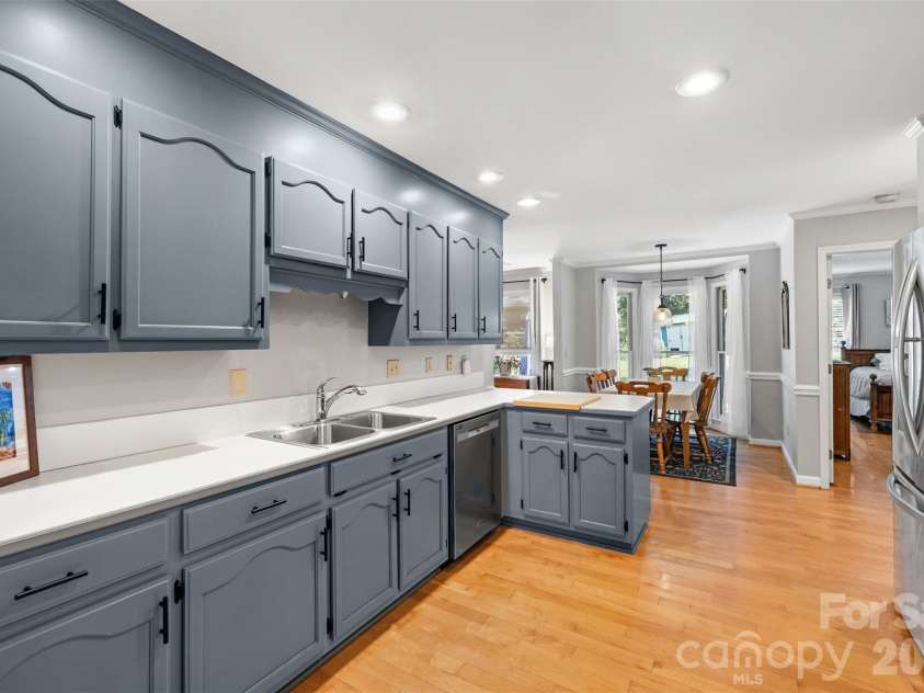 206 Woodridge Drive, Belmont, NC 28012.  MLS# CAR4423784, YatesRealty ID 51665. Kitchen