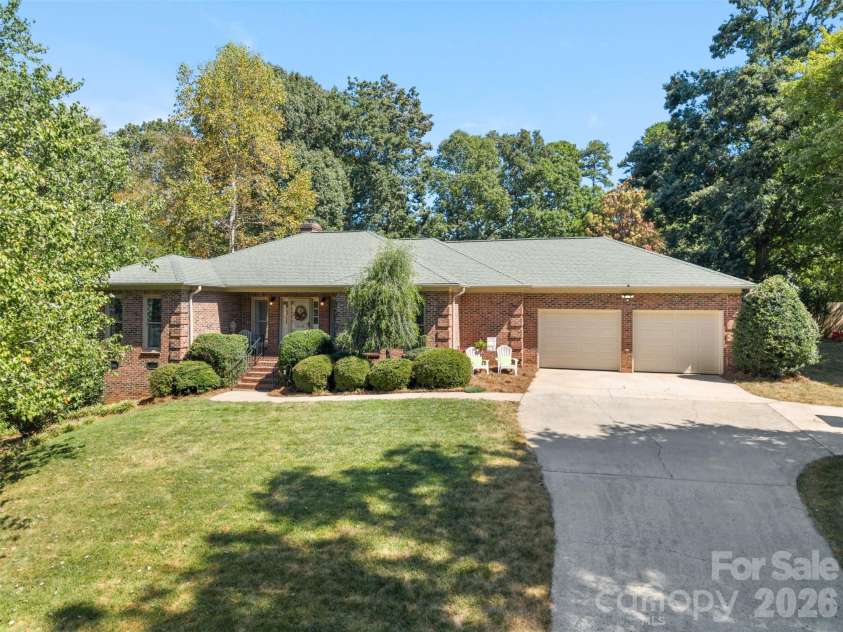 206 Woodridge Drive, Belmont, NC 28012.  MLS# CAR4423784, YatesRealty ID 51665. Welcome home!