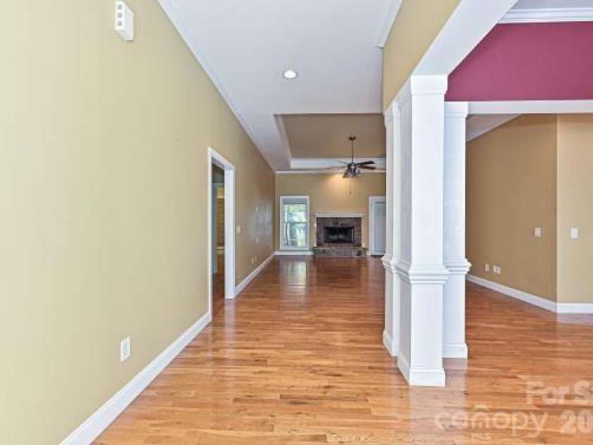 2715 Lakeview Circle, Matthews, NC 28105.  MLS# CAR4425587, YatesRealty ID 51666. 