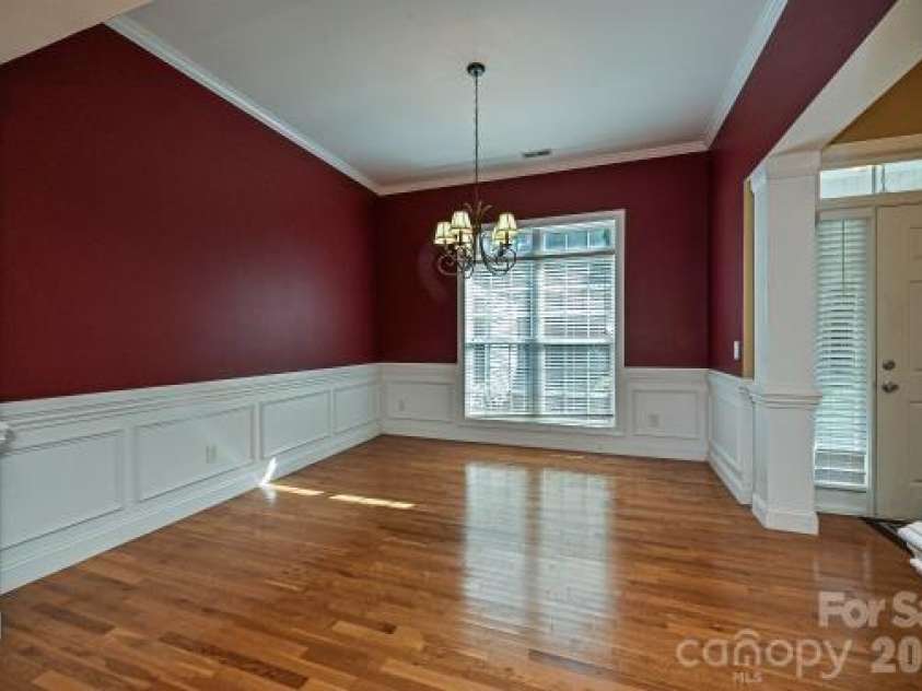 2715 Lakeview Circle, Matthews, NC 28105.  MLS# CAR4425587, YatesRealty ID 51666. 
