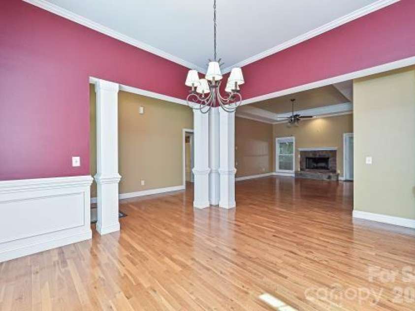 2715 Lakeview Circle, Matthews, NC 28105.  MLS# CAR4425587, YatesRealty ID 51666. 
