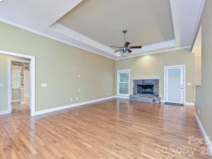 2715 Lakeview Circle, Matthews, NC 28105.  MLS# CAR4425587, YatesRealty ID 51666. 