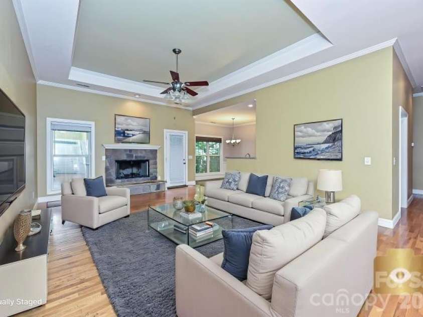 2715 Lakeview Circle, Matthews, NC 28105.  MLS# CAR4425587, YatesRealty ID 51666. 