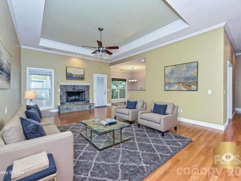2715 Lakeview Circle, Matthews, NC 28105.  MLS# CAR4425587, YatesRealty ID 51666. 