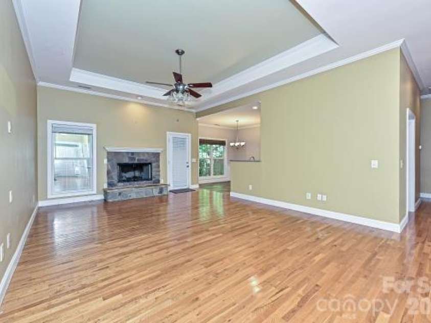 2715 Lakeview Circle, Matthews, NC 28105.  MLS# CAR4425587, YatesRealty ID 51666. 