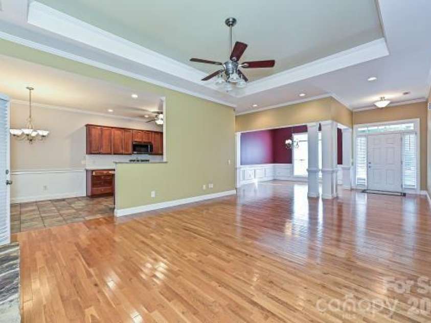 2715 Lakeview Circle, Matthews, NC 28105.  MLS# CAR4425587, YatesRealty ID 51666. 