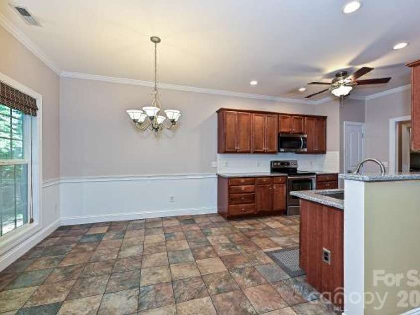 2715 Lakeview Circle, Matthews, NC 28105.  MLS# CAR4425587, YatesRealty ID 51666. 