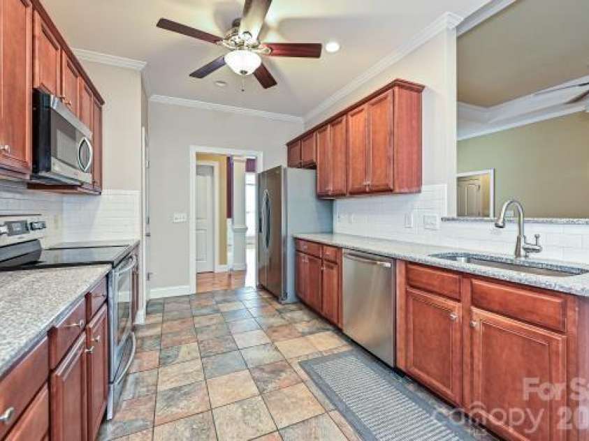 2715 Lakeview Circle, Matthews, NC 28105.  MLS# CAR4425587, YatesRealty ID 51666. 