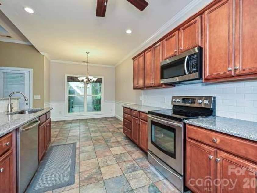 2715 Lakeview Circle, Matthews, NC 28105.  MLS# CAR4425587, YatesRealty ID 51666. 