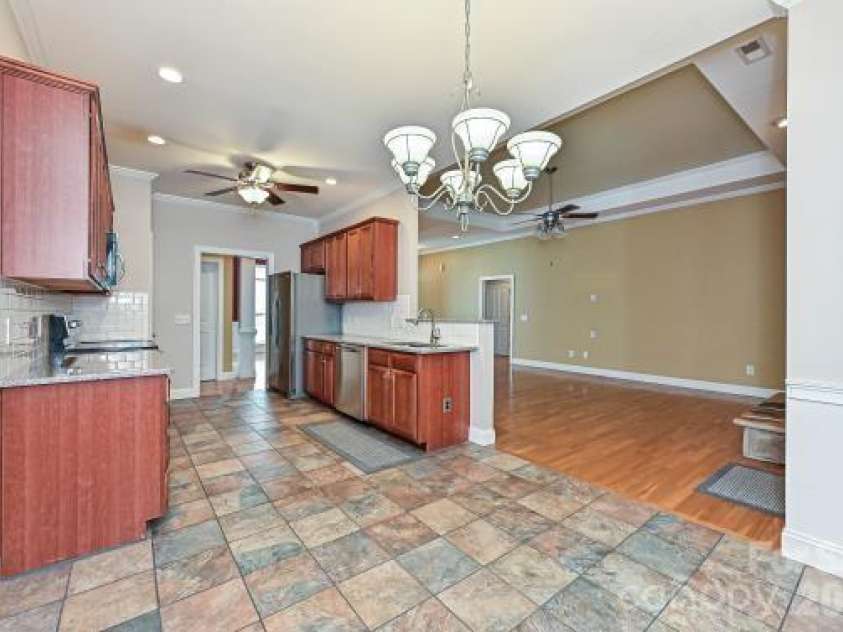 2715 Lakeview Circle, Matthews, NC 28105.  MLS# CAR4425587, YatesRealty ID 51666. 