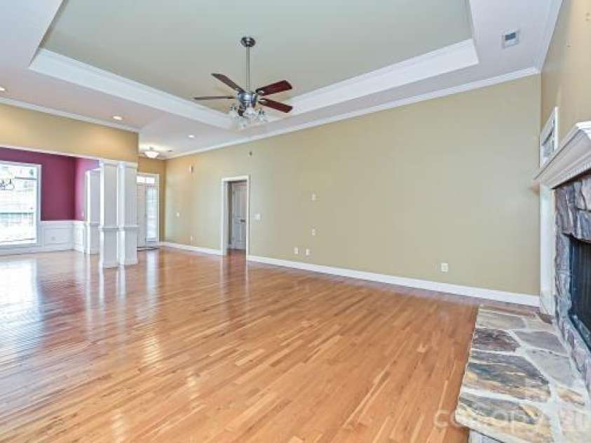 2715 Lakeview Circle, Matthews, NC 28105.  MLS# CAR4425587, YatesRealty ID 51666. 