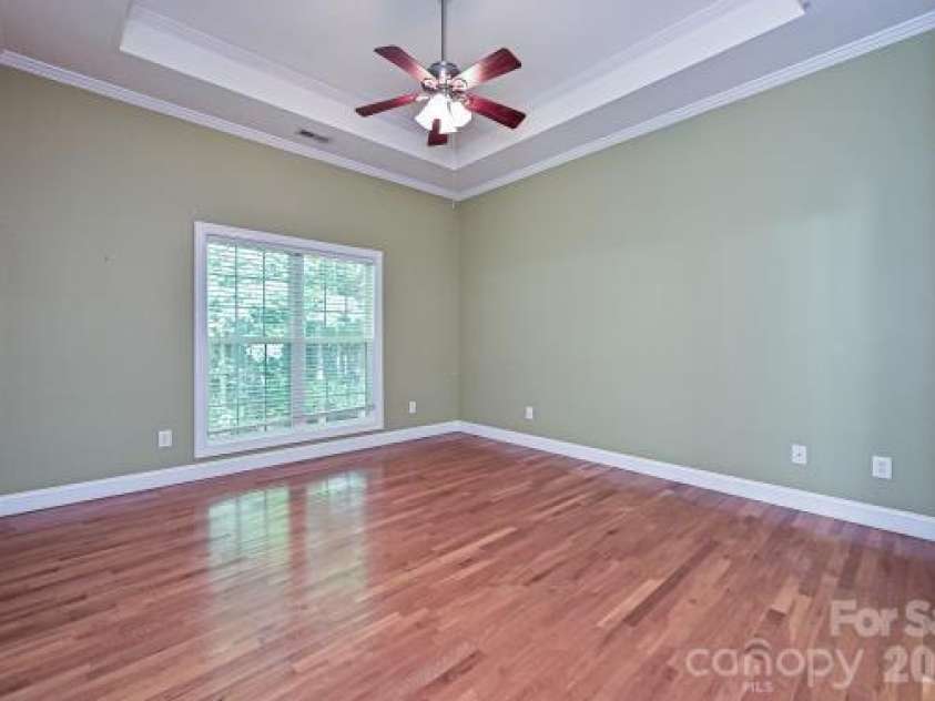 2715 Lakeview Circle, Matthews, NC 28105.  MLS# CAR4425587, YatesRealty ID 51666. 