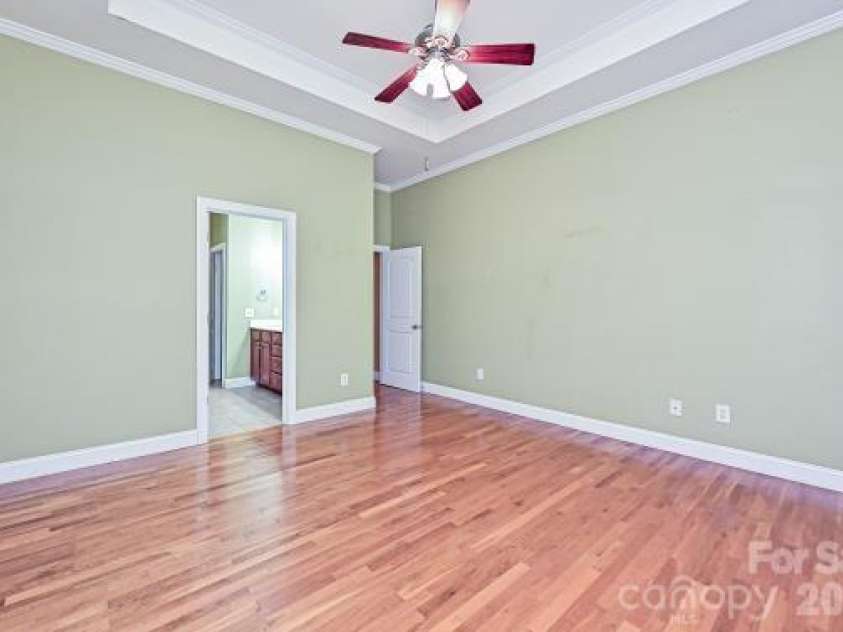 2715 Lakeview Circle, Matthews, NC 28105.  MLS# CAR4425587, YatesRealty ID 51666. 