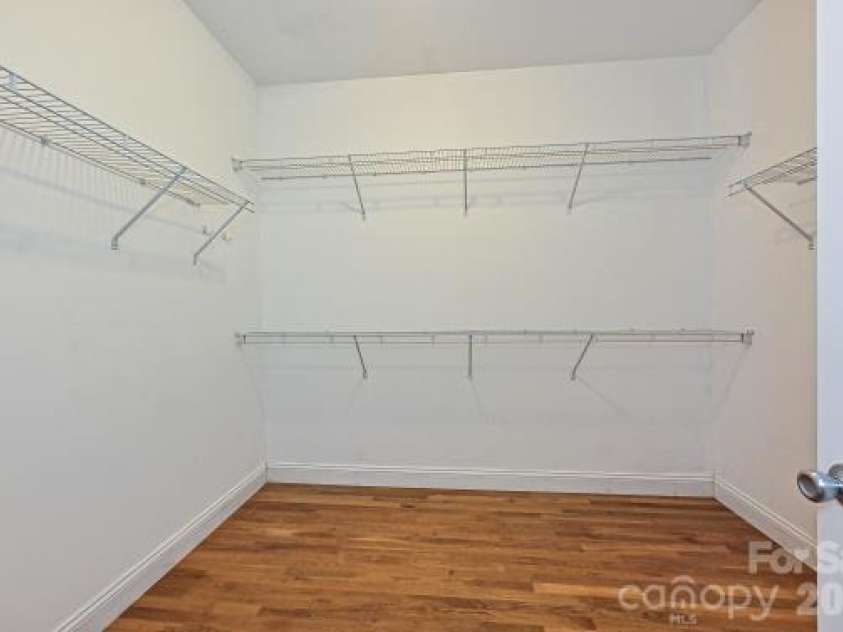 2715 Lakeview Circle, Matthews, NC 28105.  MLS# CAR4425587, YatesRealty ID 51666. 