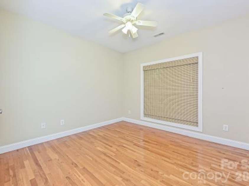 2715 Lakeview Circle, Matthews, NC 28105.  MLS# CAR4425587, YatesRealty ID 51666. 