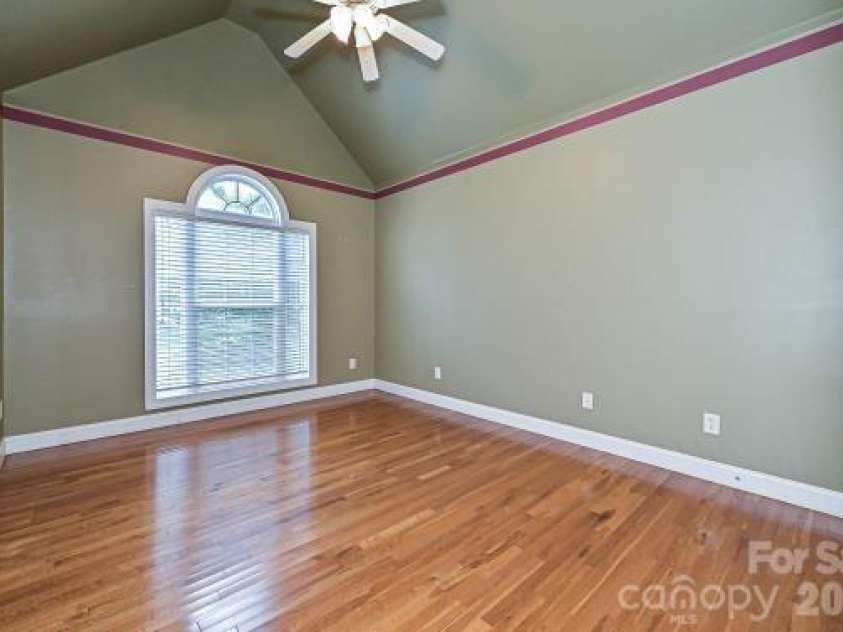 2715 Lakeview Circle, Matthews, NC 28105.  MLS# CAR4425587, YatesRealty ID 51666. 