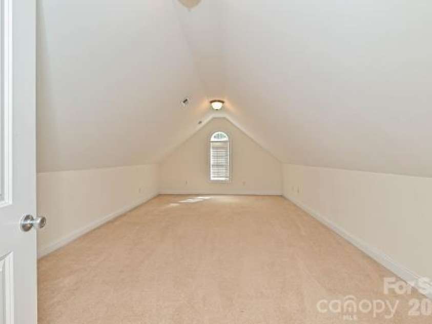 2715 Lakeview Circle, Matthews, NC 28105.  MLS# CAR4425587, YatesRealty ID 51666. 