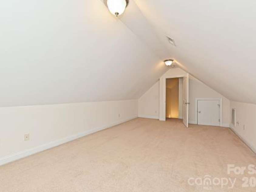 2715 Lakeview Circle, Matthews, NC 28105.  MLS# CAR4425587, YatesRealty ID 51666. 
