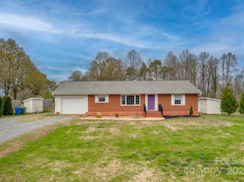 492 Oakland Road, Spindale, NC 28160.  MLS# CAR4227181, YatesRealty ID 5167. 