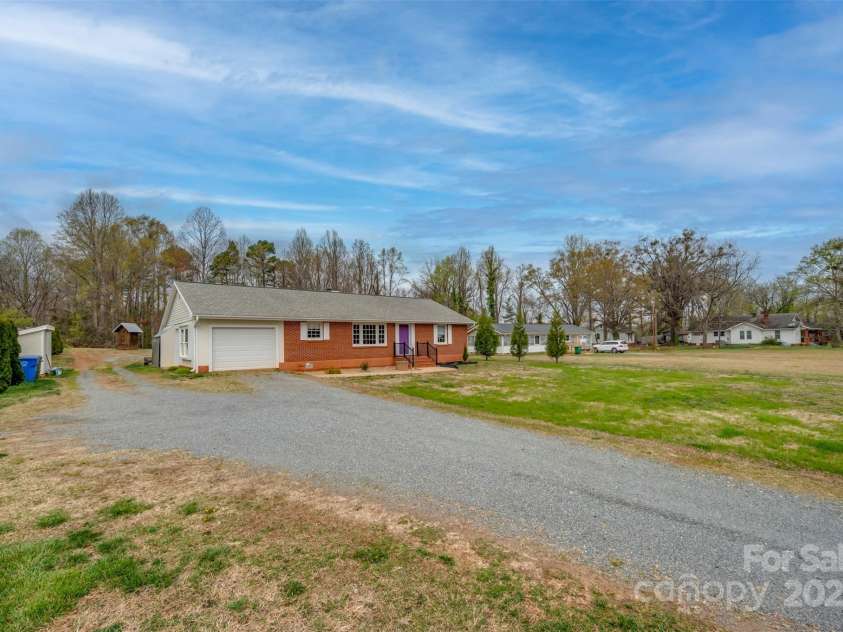 492 Oakland Road, Spindale, NC 28160.  MLS# CAR4227181, YatesRealty ID 5167. 