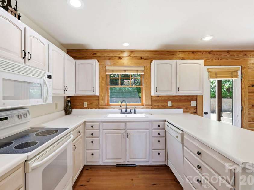 134 Raleigh Drive, Lake Lure, NC 28746.  MLS# CAR4423634, YatesRealty ID 51670. 